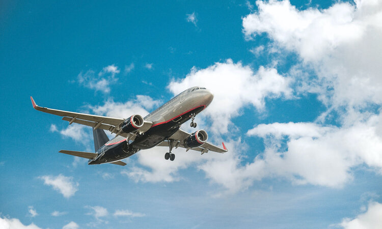 Flugzeug im Himmel